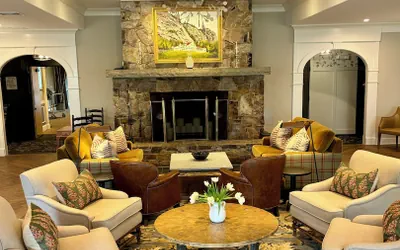 Photo 3 - The White Mountain Hotel & Resort