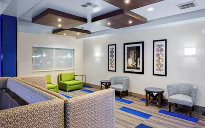 Holiday Inn Express & Suites Oroville Lake by IHG