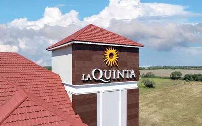 La Quinta Inn & Suites by Wyndham Raymondville