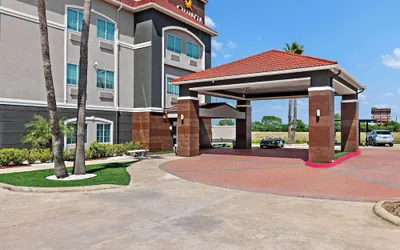 Photo 2 - La Quinta Inn & Suites by Wyndham Raymondville