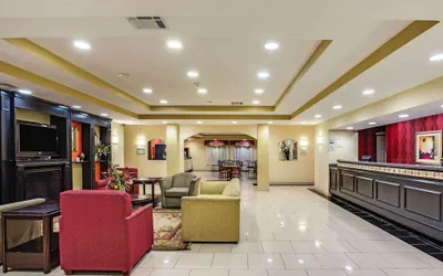 Photo 3 - La Quinta Inn & Suites by Wyndham Canton MS
