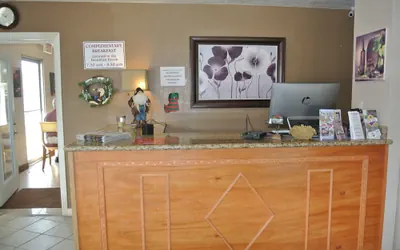 Photo 5 - Vino Inn & Suites