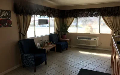 Photo 4 - Vino Inn & Suites