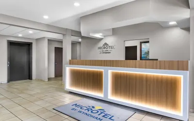 Photo 2 - Microtel Inn & Suites by Wyndham Prairie du Chien