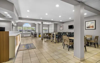Photo 3 - Microtel Inn & Suites by Wyndham Prairie du Chien