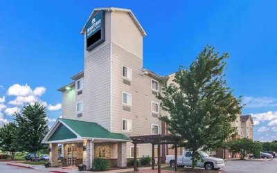 Photo 2 - HomeTowne Studios & Suites by Red Roof Bentonville
