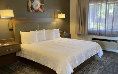Photo 5 - Voyager Resort Inn