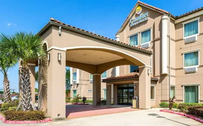Photo 2 - Comfort Inn & Suites Winnie