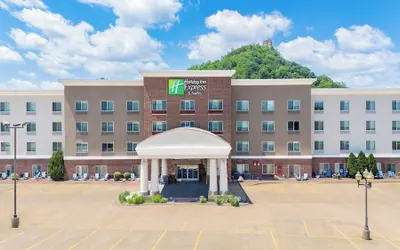 Holiday Inn Express & Suites Winona by IHG