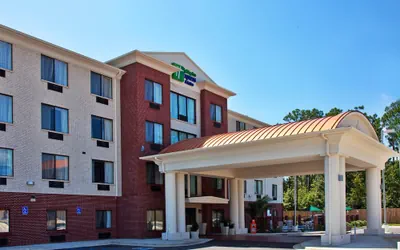 Holiday Inn Express & Suites Ocean Springs by IHG