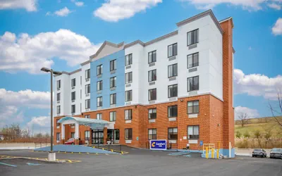 Photo 2 - Comfort Inn Staten Island