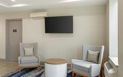 Photo 4 - Comfort Inn Staten Island