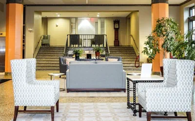 Photo 5 - Grand Eastonian Hotel & Suites