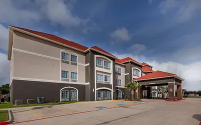 Photo 2 - La Quinta Inn & Suites by Wyndham Port Lavaca