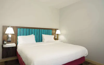 Photo 4 - Hampton Inn Garden City