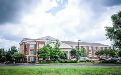 Photo 2 - Holiday Inn Express Hotel & Suites Memphis/Germantown by IHG