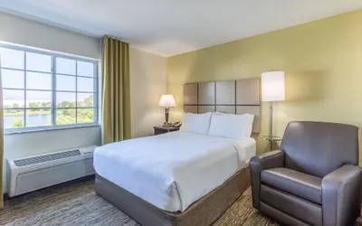Photo 4 - Candlewood Suites Aurora-Naperville by IHG