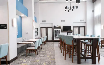 Photo 2 - Hampton Inn & Suites Chicago/St. Charles