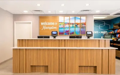 Photo 4 - Hampton Inn & Suites Chicago/St. Charles