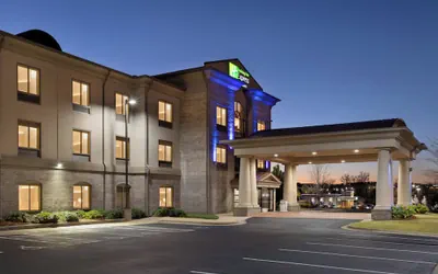 Photo 2 - Holiday Inn Express Hotel and Suites of Opelika/Auburn by IHG