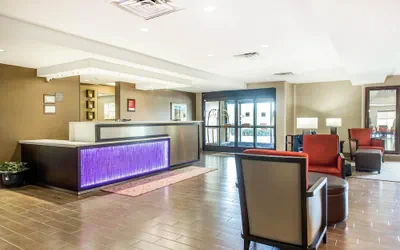 Photo 5 - Comfort Suites Clinton near Presbyterian College