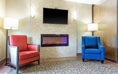 Photo 3 - Comfort Suites Clinton near Presbyterian College