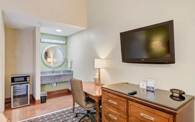 Photo 3 - Savannah Garden Hotel