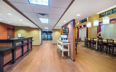 Photo 3 - Hampton Inn & Suites Oklahoma City - South
