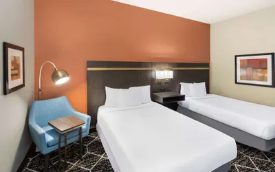 Photo 5 - La Quinta Inn & Suites by Wyndham Olathe