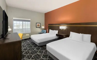 Photo 4 - La Quinta Inn & Suites by Wyndham Olathe