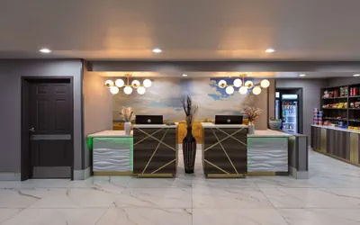 Photo 3 - La Quinta Inn & Suites by Wyndham Olathe
