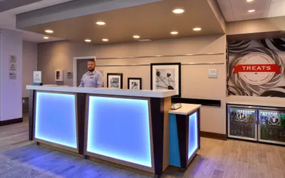 Photo 5 - Hampton Inn & Suites Cincinnati-Mason