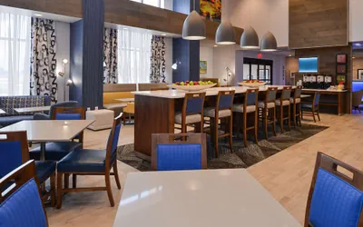 Photo 2 - Hampton Inn & Suites Cincinnati-Mason