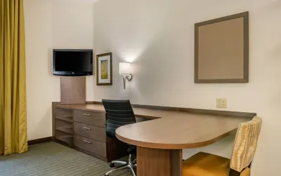 Photo 4 - Candlewood Suites Fort Myers Sanibel Gateway by IHG