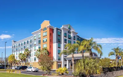 Photo 2 - Holiday Inn Express & Suites, International Drive by IHG