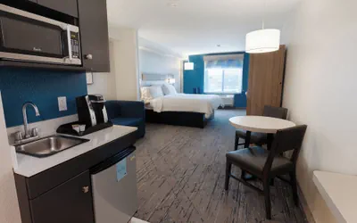 Photo 5 - Holiday Inn Express & Suites Logan by IHG