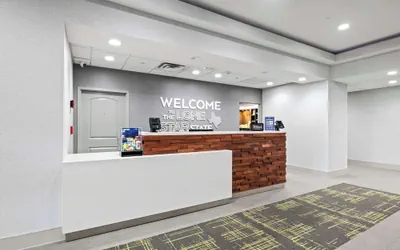 Photo 4 - Hampton Inn & Suites Mount Pleasant