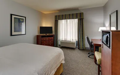 Photo 4 - Hampton Inn & Suites Indianapolis-Airport