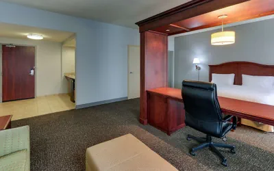 Photo 3 - Hampton Inn & Suites Indianapolis-Airport