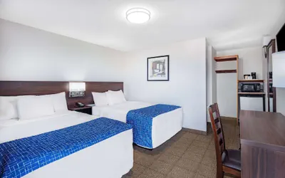 Photo 5 - Travelodge by Wyndham Newport