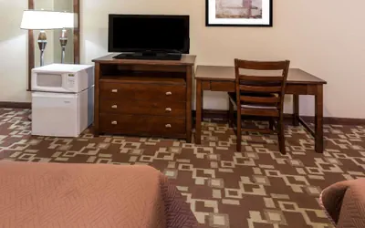 Photo 4 - Travelodge by Wyndham Newport