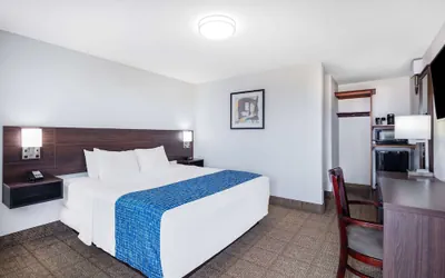 Photo 2 - Travelodge by Wyndham Newport
