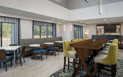 Photo 2 - Hampton Inn Duncan