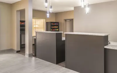 Photo 5 - La Quinta Inn & Suites by Wyndham Rome