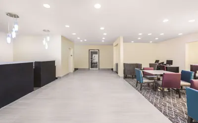Photo 3 - La Quinta Inn & Suites by Wyndham Rome