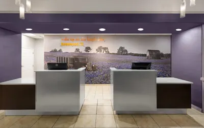 Photo 4 - La Quinta Inn & Suites by Wyndham Brownwood