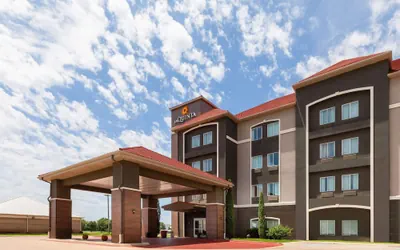 Photo 2 - La Quinta Inn & Suites by Wyndham Brownwood