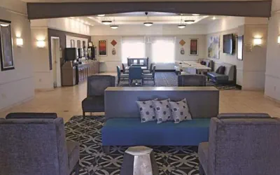 Photo 3 - La Quinta Inn & Suites by Wyndham Brownwood