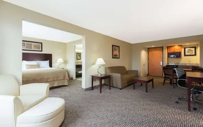 Photo 4 - Wingate by Wyndham Dayton - Fairborn