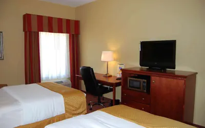 Photo 4 - La Quinta Inn & Suites by Wyndham Fairfield TX
